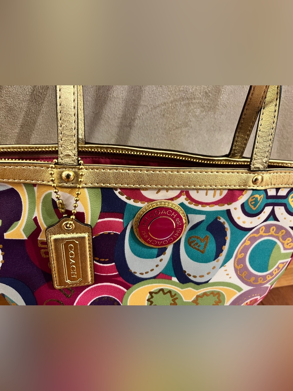 Coach Poppy Signature C Tote Graffiti Gold Trim, Hangtag, 2 Purse Scarves - Picture 7 of 15